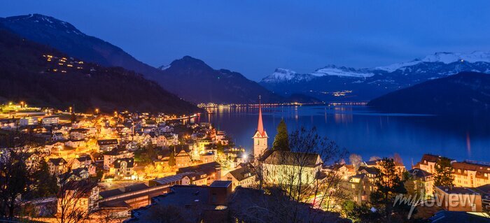 Un lago svizzero tra i lumi