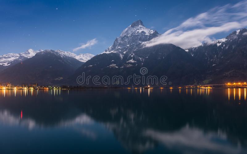 Un lago svizzero tra i lumi