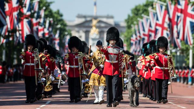 Trooping the colour significato